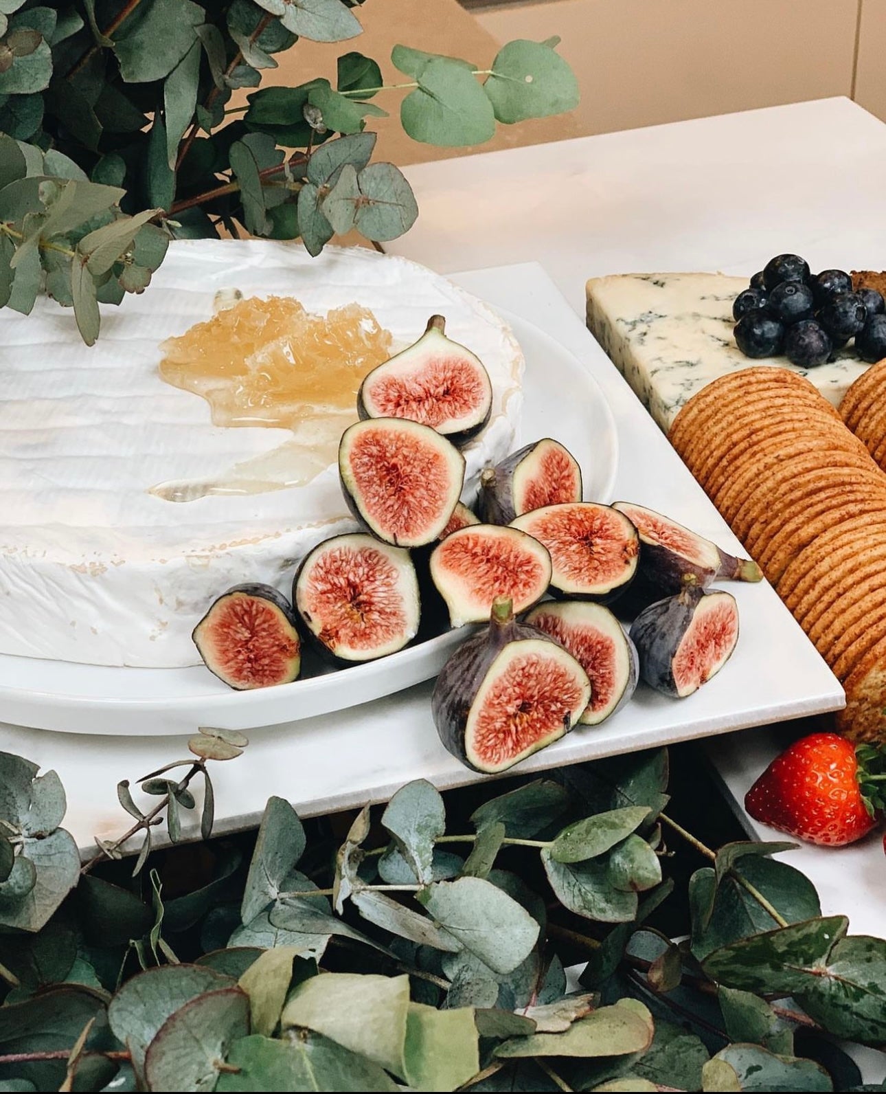 CHEESE & CHARCUTERIE BAR